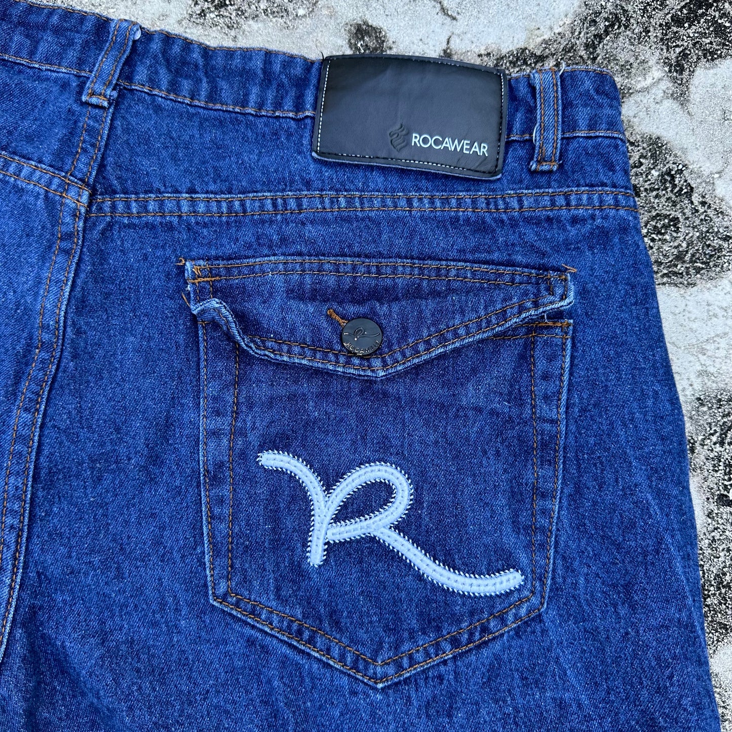 Y2K Rocawear Embroidered Logo Denim Jean Shorts Jorts Size 38