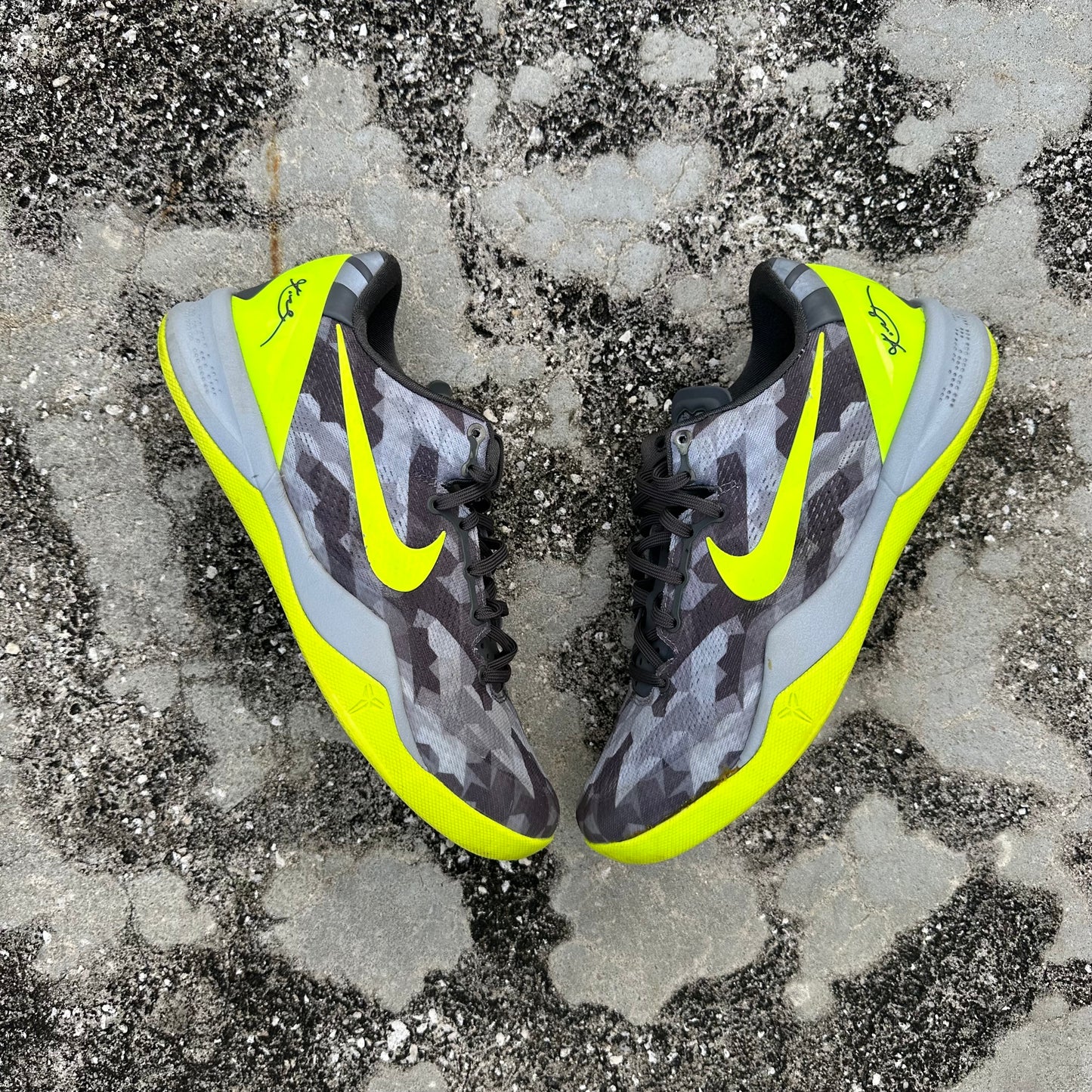 Nike Kobe 8 System Size 9.5 Grey "Camo Volt" 555035-063 Men Basketball Shoes