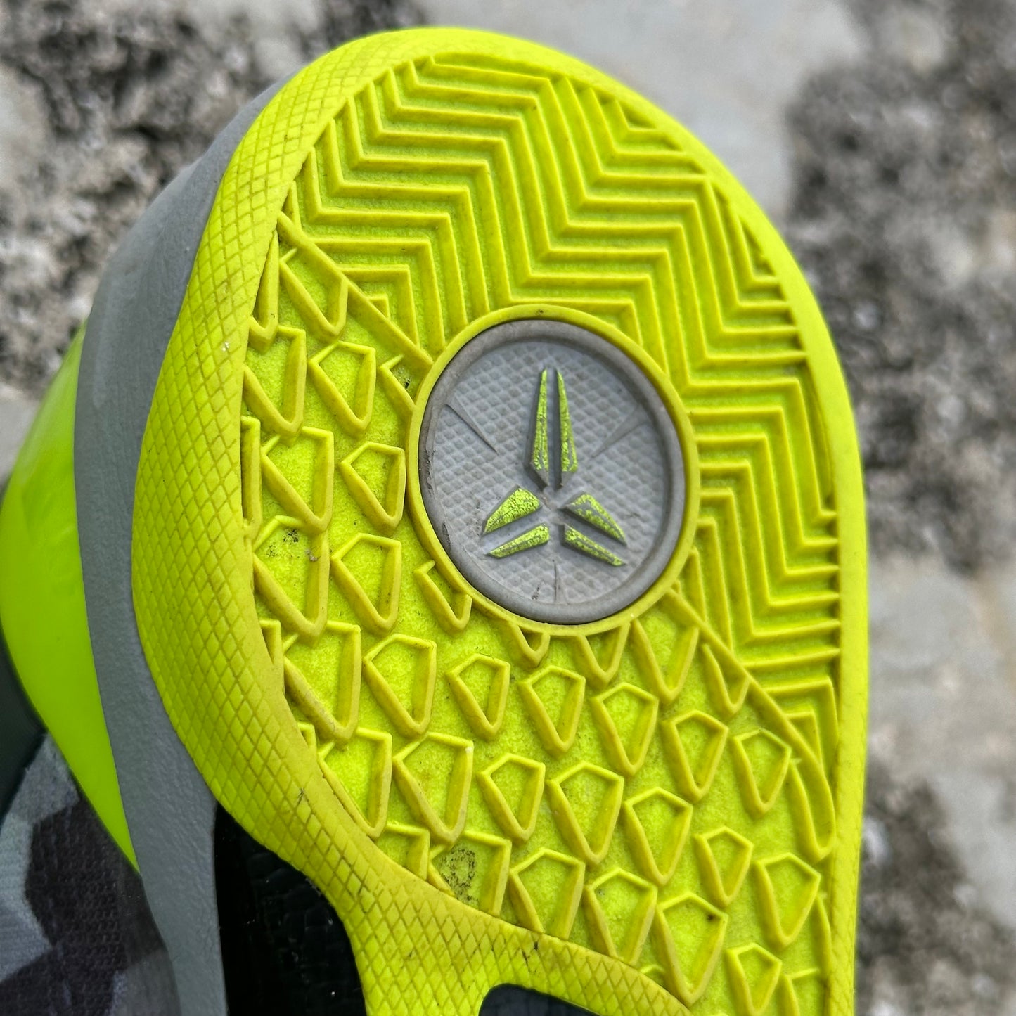 Nike Kobe 8 System Size 9.5 Grey "Camo Volt" 555035-063 Men Basketball Shoes