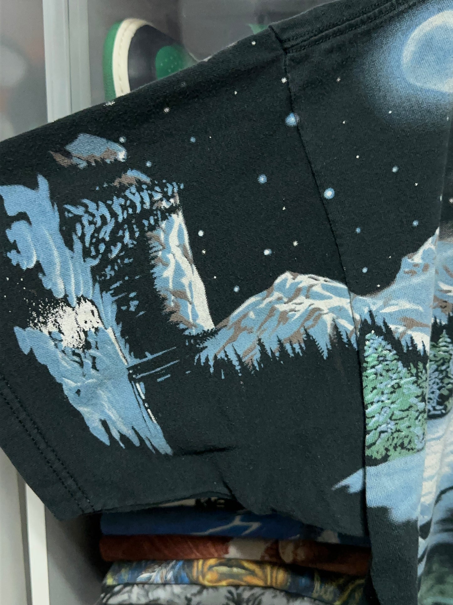 Vintage 90s Liquid Blue Wolf All Over Print Nature Tee XL