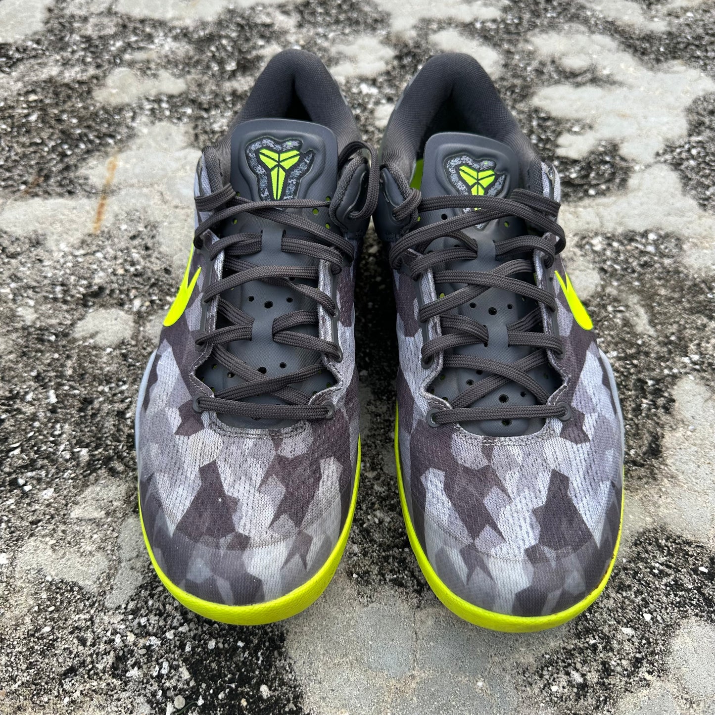 Nike Kobe 8 System Size 9.5 Grey "Camo Volt" 555035-063 Men Basketball Shoes