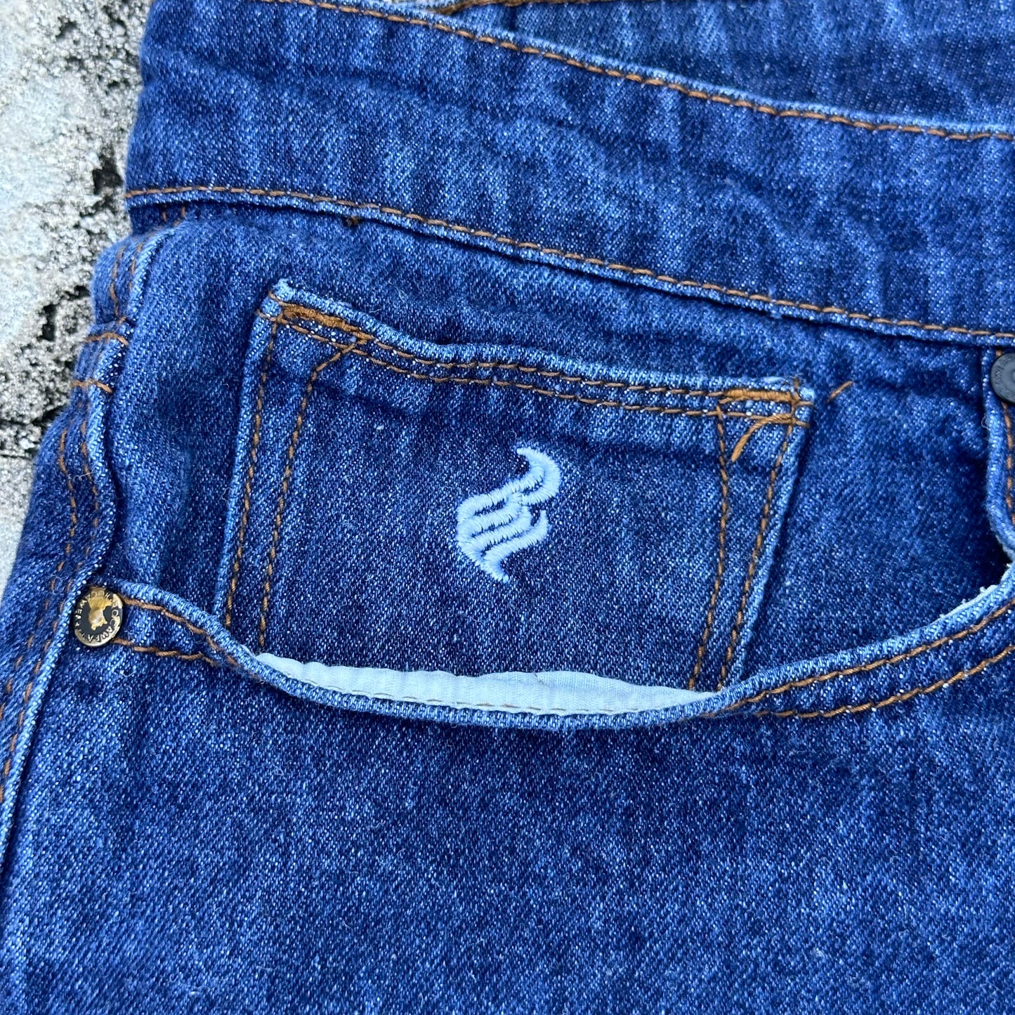 Y2K Rocawear Embroidered Logo Denim Jean Shorts Jorts Size 38