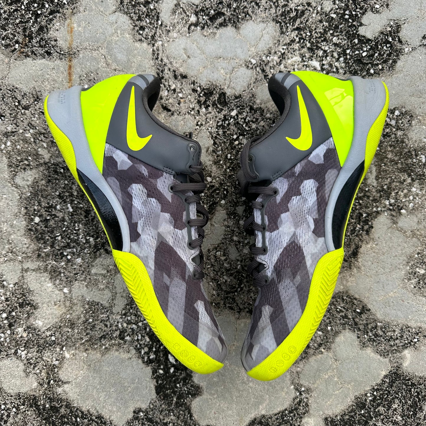 Nike Kobe 8 System Size 9.5 Grey "Camo Volt" 555035-063 Men Basketball Shoes