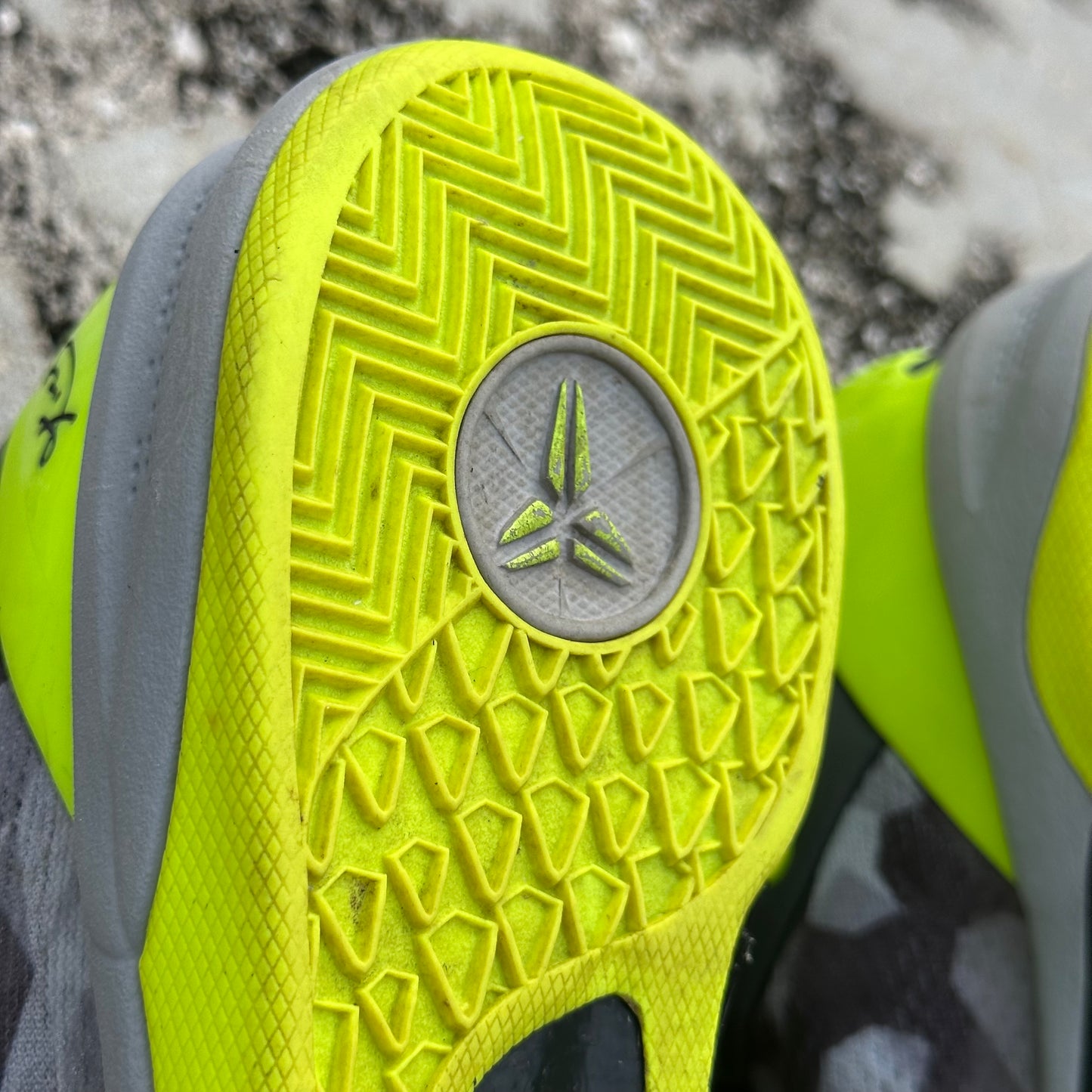 Nike Kobe 8 System Size 9.5 Grey "Camo Volt" 555035-063 Men Basketball Shoes