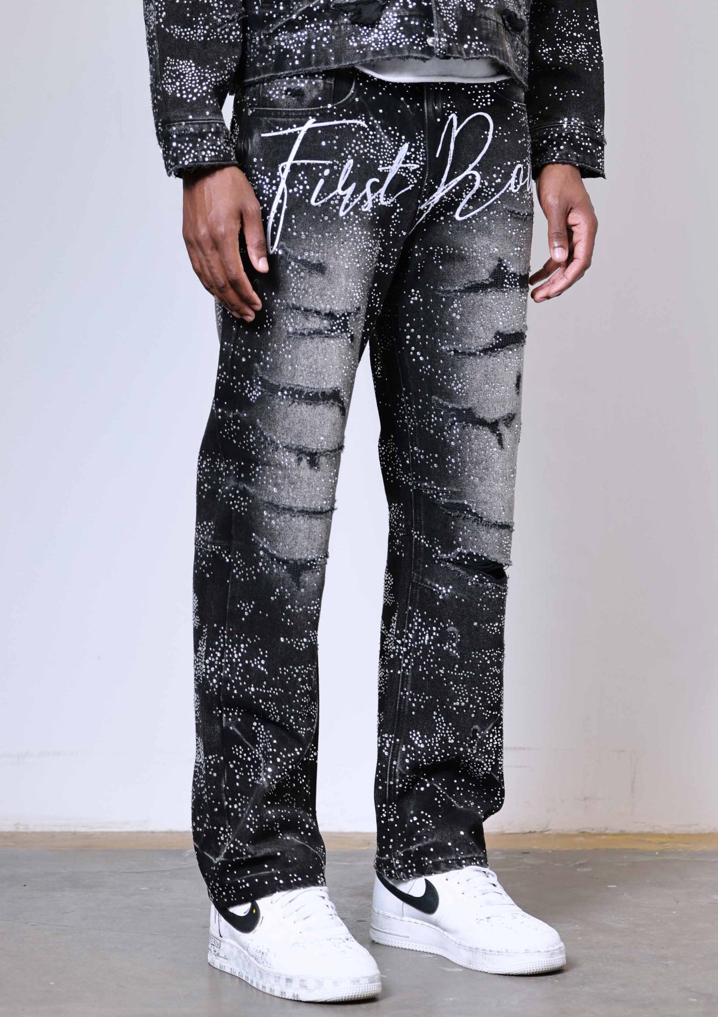 FIRST ROW ALLOVER RHINE STONE DISTRESSED JEANS BLACK