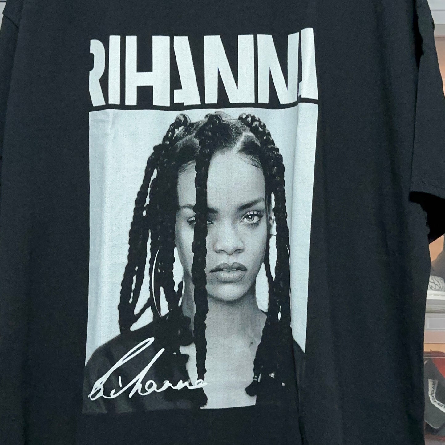 Rihanna Photo Graphic Tee XXL