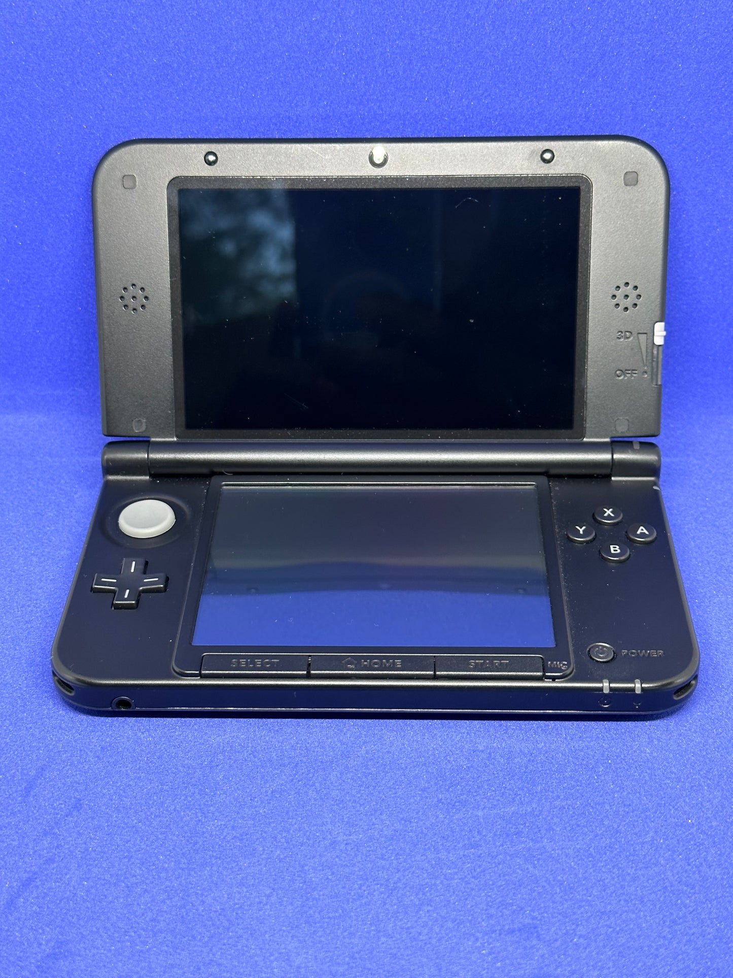Nintendo 3DS XL Bundle Charger & 8 Games