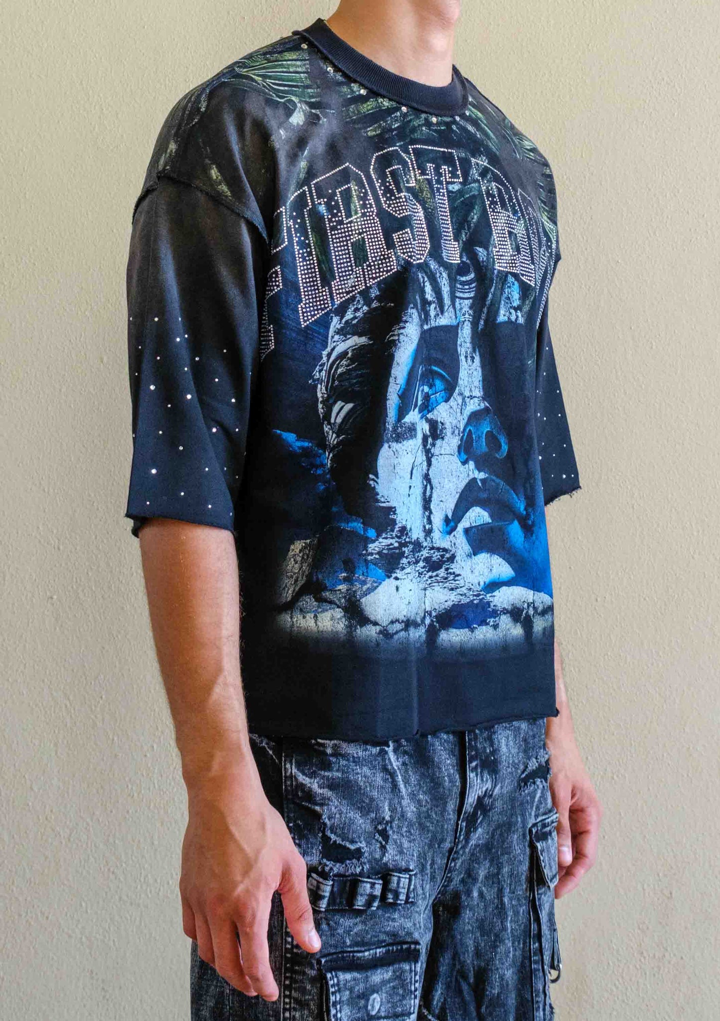 FIRST ROW LOST UTOPIA MYTH CROPPED  TEE