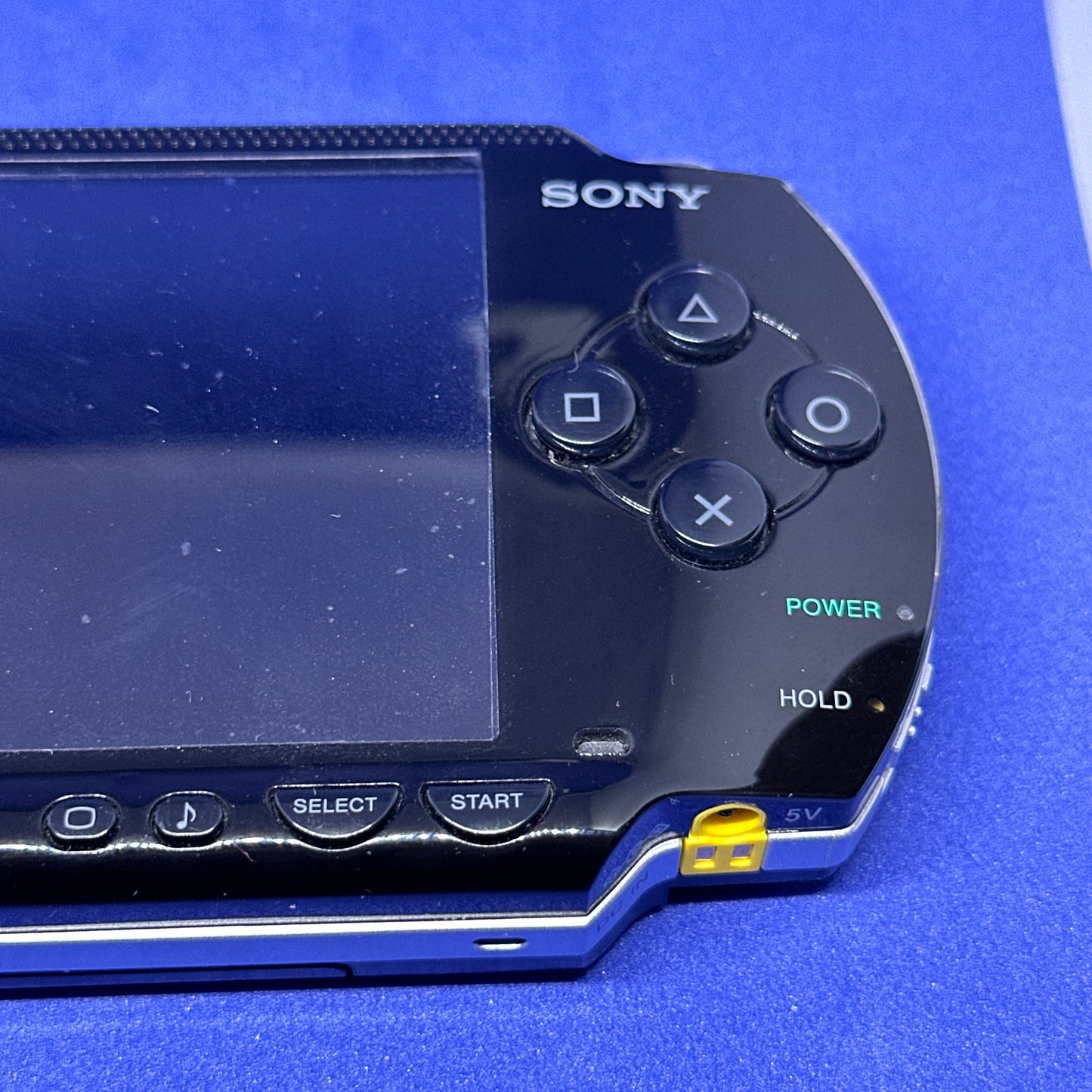 Sony PlayStation PSP Portable Black (PSP-1001K) with Carrying Case Battery