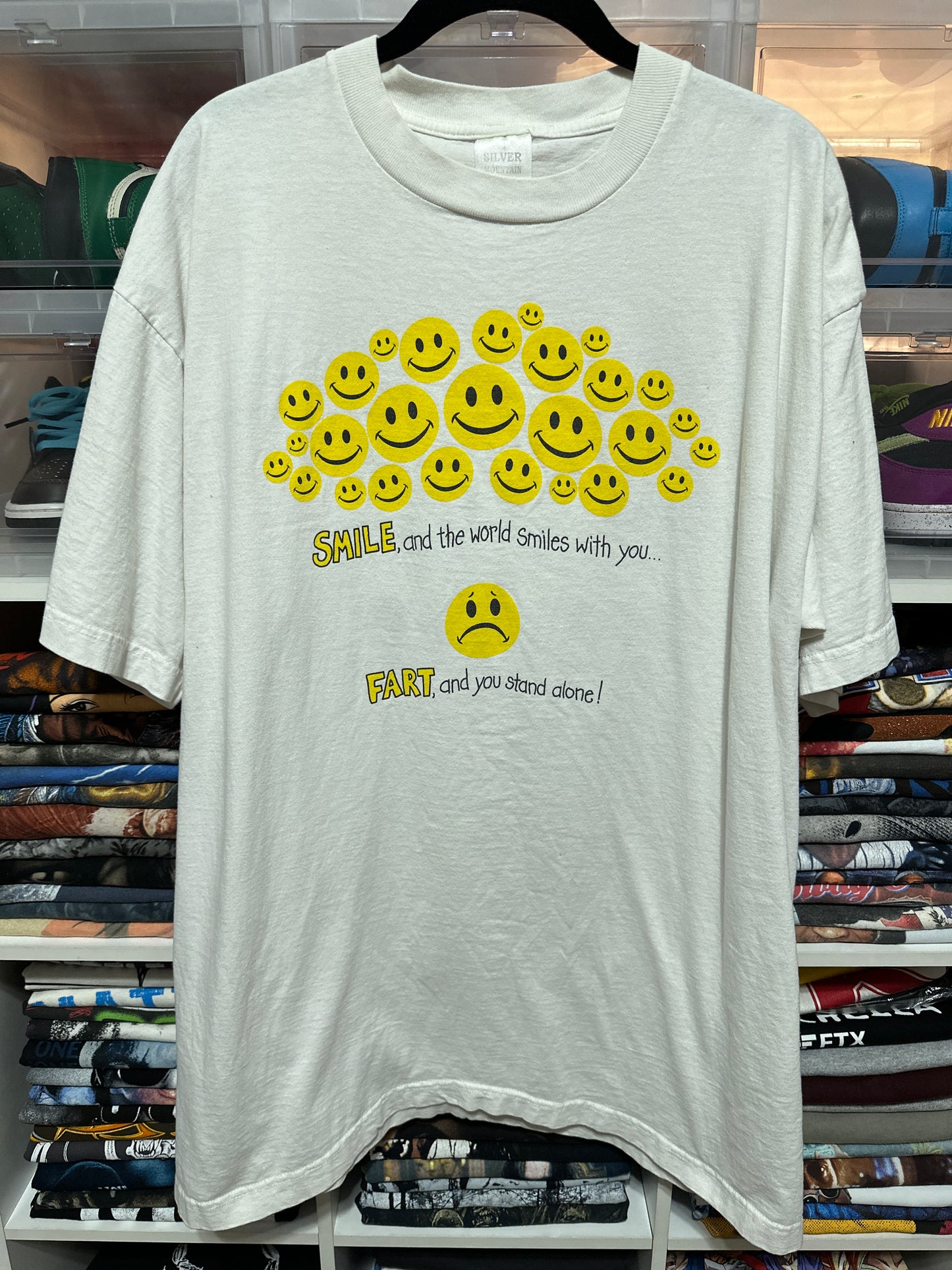 Vintage Y2K Smile And The World Adult Humor Graphic Tee XL