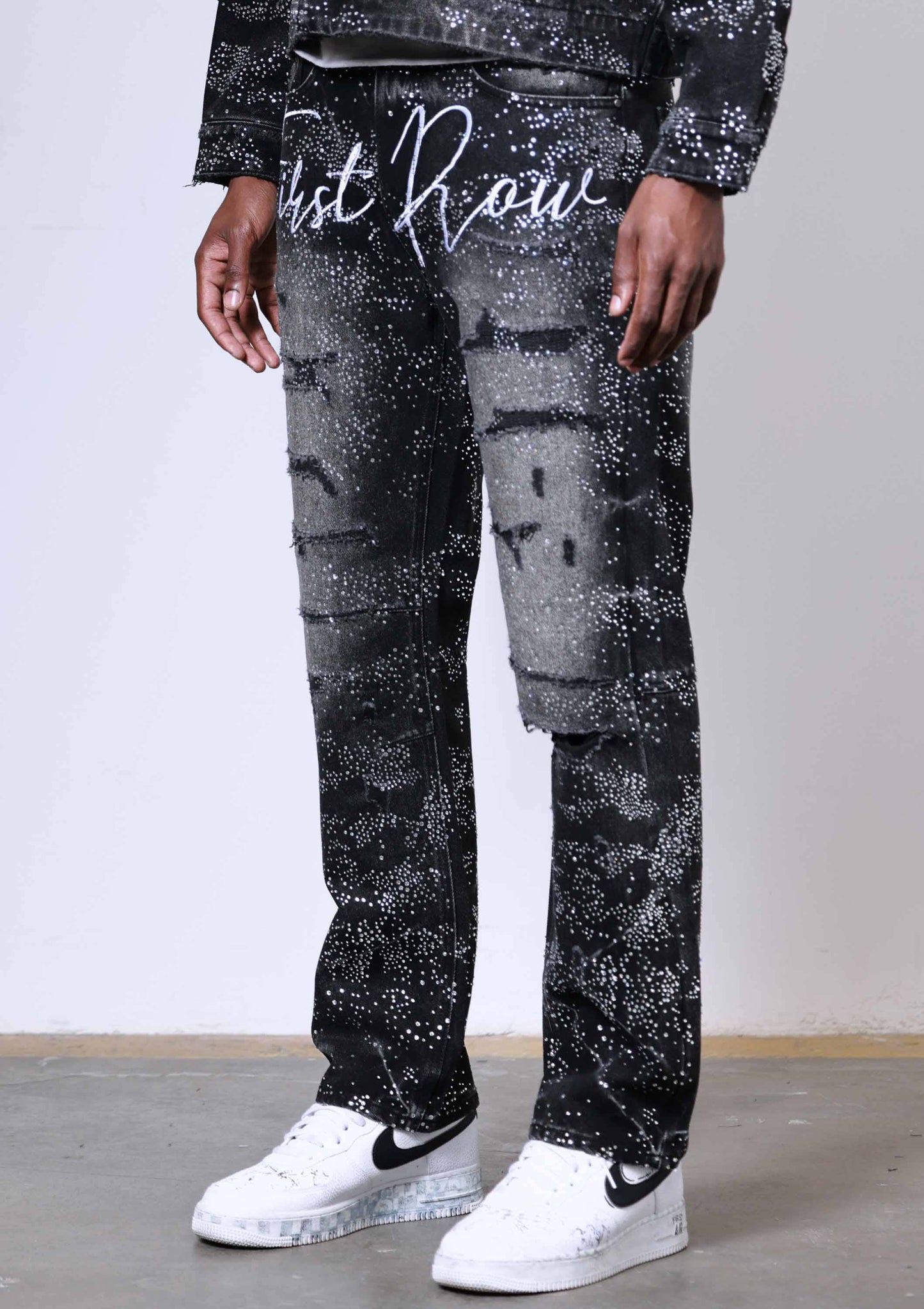 FIRST ROW ALLOVER RHINE STONE DISTRESSED JEANS BLACK