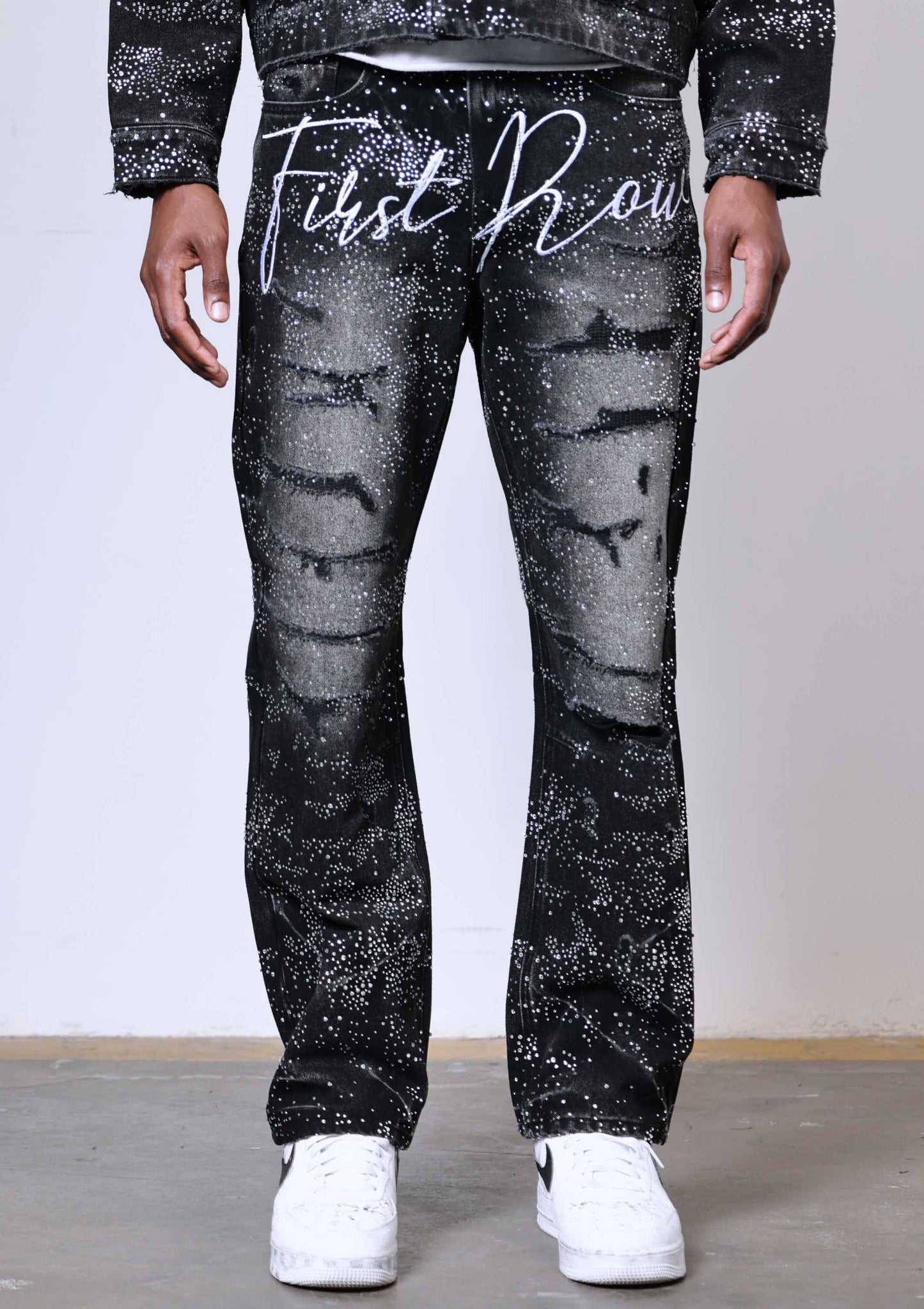 FIRST ROW ALLOVER RHINE STONE DISTRESSED JEANS BLACK